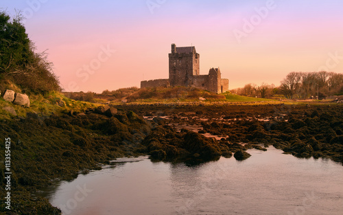 Obraz na płótnie Beautiful sunrise coastal landscape scenery of Dunguaire castle at Kinvara bay, Galway, Ireland w salonie