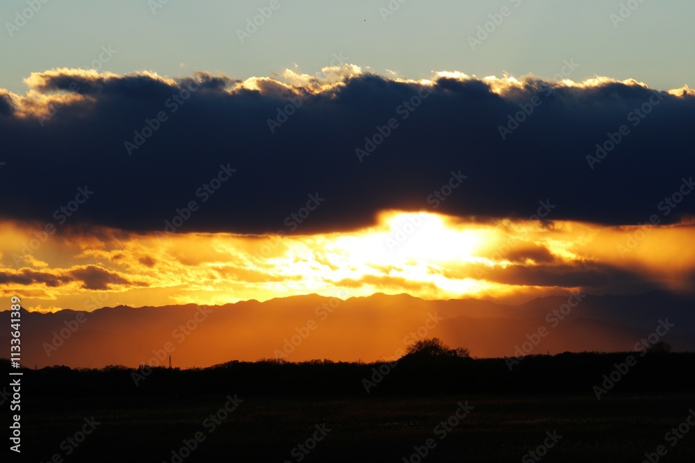 幻想的な河川からの夕景 冬の風景 渡良瀬 幻想的な河川からの夕景 冬の風景 渡良瀬