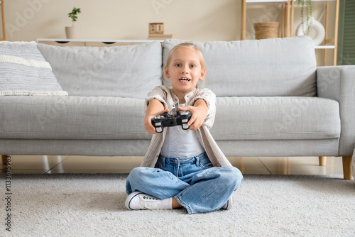 Funny little girl playing v...