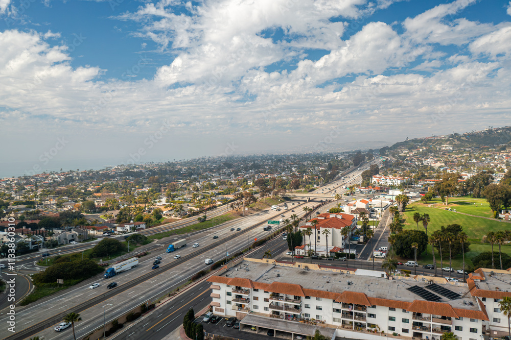 Naklejka premium Coastal living in San Clemente, California with I-5 freeway