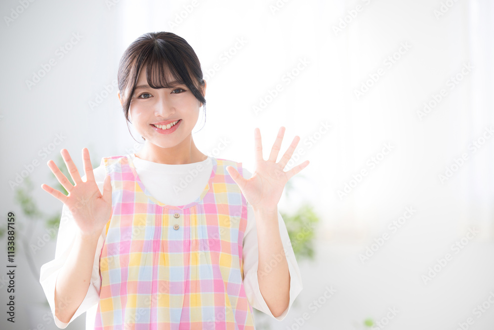 Image of changing jobs or jobs for childcare workers, caregivers, babysitters, housekeepers, etc. Looking at the camera Waving bye-bye and smiling Image of changing jobs or jobs for childcare workers, caregivers, babysitters, housekeepers, etc. Looking at the camera Waving bye-bye and smiling