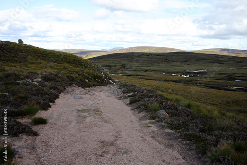 Foto Trail between Broad Cairn summit, Loch Muick and Spittal of Glenmuick in the bac