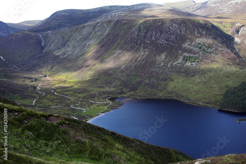 Foto Trail between Broad Cairn summit, Loch Muick and Spittal of Glenmuick in the bac