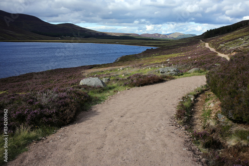 Foto Trail between Broad Cairn summit, Loch Muick and Spittal of Glenmuick in the bac