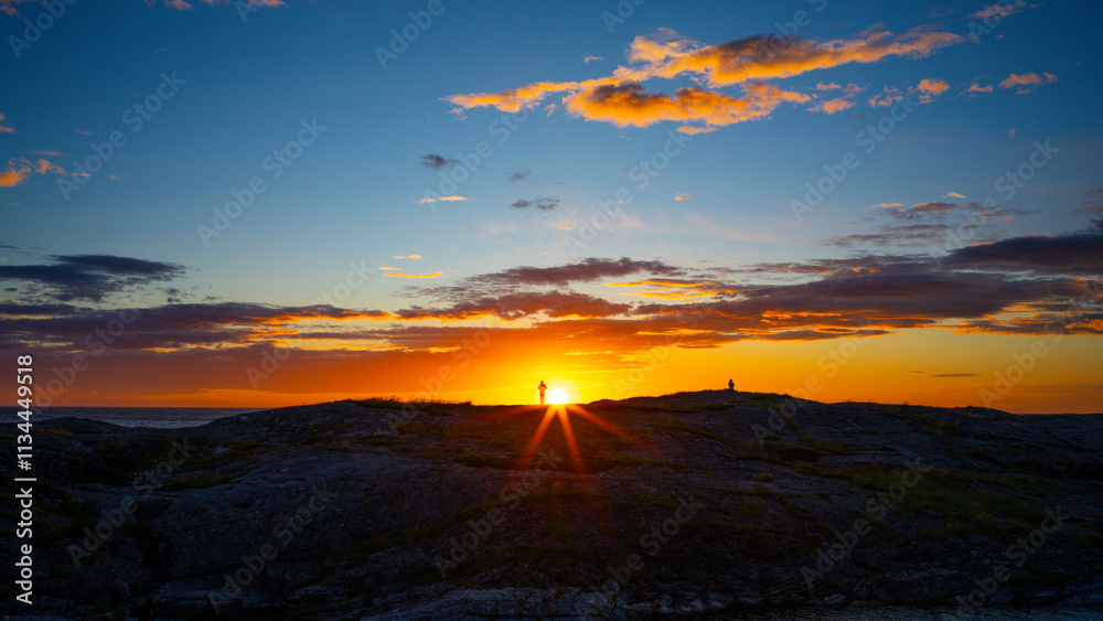 Atlantikstraße in Norwegen im Sonnenuntergang