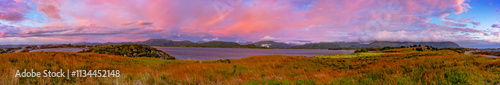 Atlantikstraße in Norwegen im Sonnenuntergang