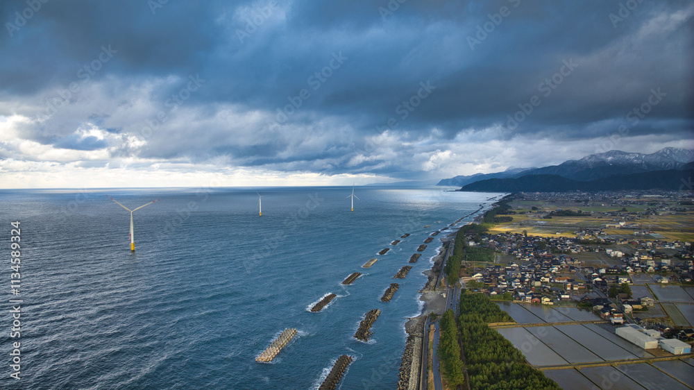 Obraz premium 冬の日本海沿岸、富山県の海岸線