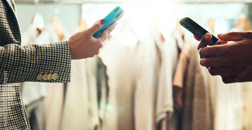 © peopleimages.com - Shopping, card machine and customer with phone in store for payment for bargain, sale and purchase. Retail, fashion and hands of person in boutique, mall and market for products, clothing and POS © peopleimages.com - Shopping, card machine and customer with phone in store for payment for bargain, sale and purchase. Retail, fashion and hands of person in boutique, mall and market for products, clothing and POS
