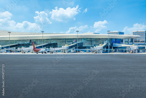 Принти на полотні Empty road and terminal building in airport