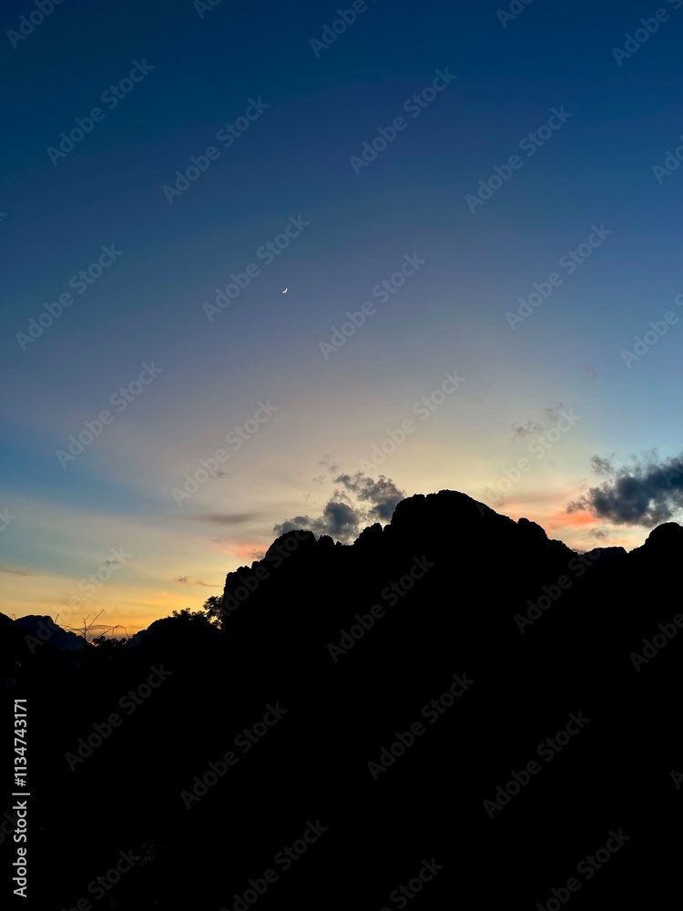 Obraz premium sunset over the mountains
