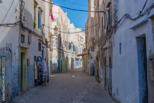 Fototapeta Naklejka Na Ścianę i Meble -  Small street in the pretty town of Essaouira in Morocco