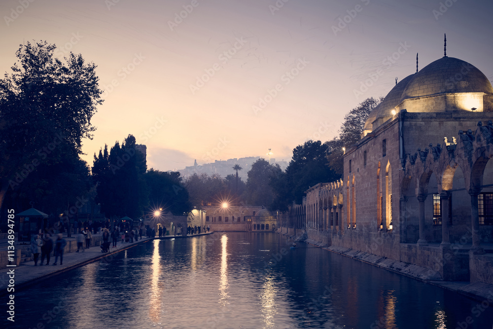 Fototapeta premium Rizvaniye mosque at Fish lake in Sanliurfa city at night, Turkey