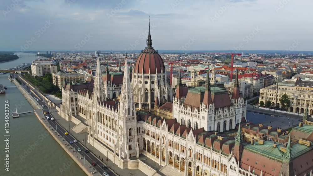 Fototapeta premium Budapest city and Danube river