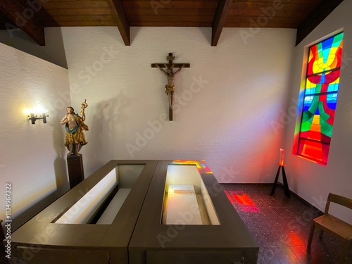 Mortuary at Lungern Cemetery - Canton of Obwalden, Switzerland (Leichenhalle auf dem Lungern-Friedhof - Kanton Obwald, Schweiz) photo