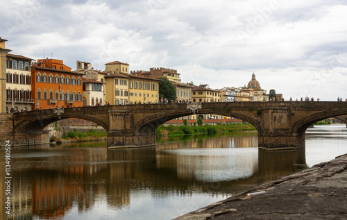 Obraz na płótnie Bridge over the river Arno in Florence w salonie