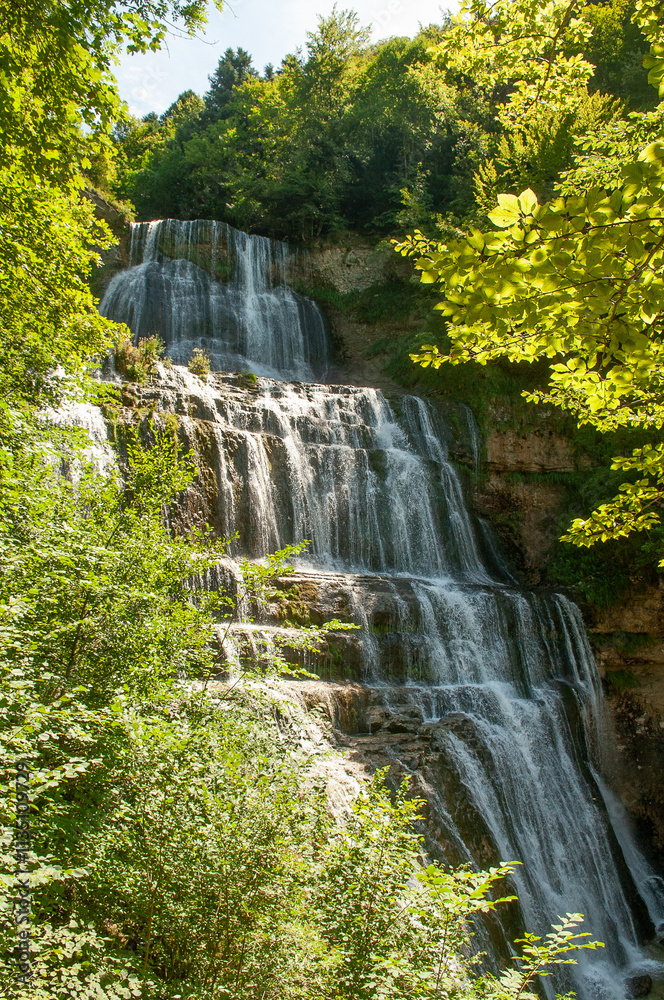 Obraz premium La cascade de l'éventail dans le Jura en France