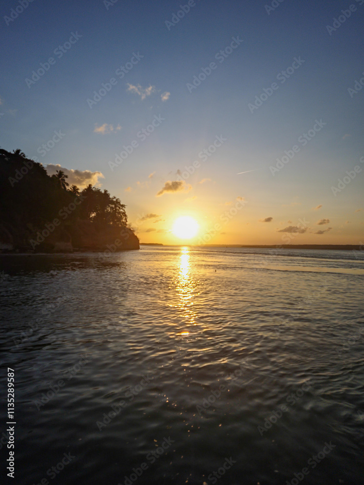 Naklejka premium sunset in the lagoa dos guarairas, tibau do sul, rio grande do norte, brazil