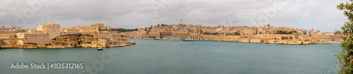Obraz na płótnie Valletta (il-Belt Valletta) massive fortification city wall and Fort St. Angelo from harbour Xlokk South Eastern Region of Malta w salonie