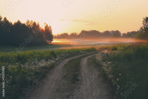 Foto morning landscape with road rising sun and fog at sunrise