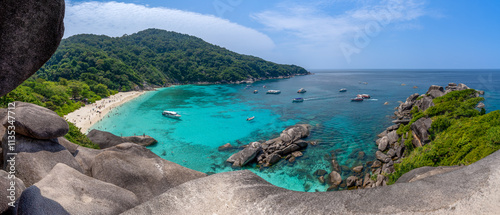 Blick vom Sailboat Rock auf die Ao Kuerk Bucht ( Donald Buck Bay) von Similan Islands – der wohl schönsten Insel Thailands