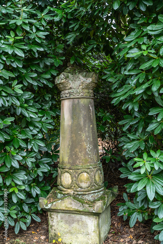 schöne alte Grabstele auf einem Friedhof in Essen photo