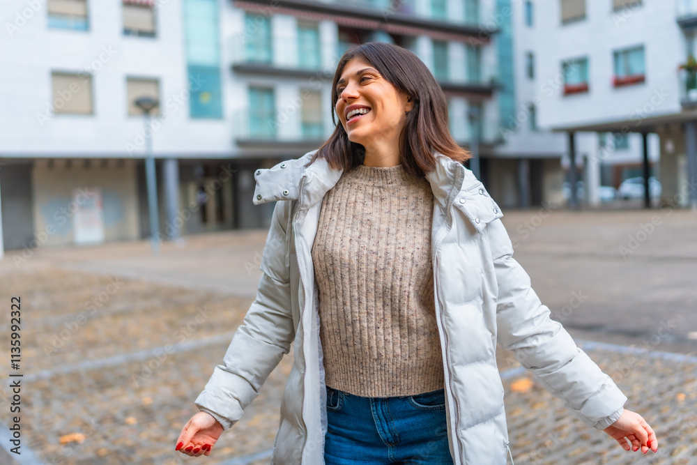 Fototapeta premium Woman enjoying dancing alone in the city