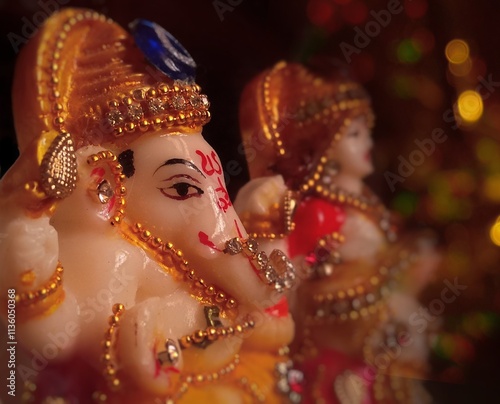 Foto lord ganesh with bokeh abstract lights/vinayakar sculpture for ganesh chathurthi