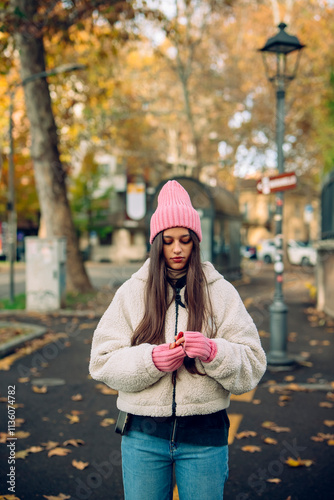 A Comfortable and Cozy Autumn Look Perfectly Styled in an Urban City Setting During Fall