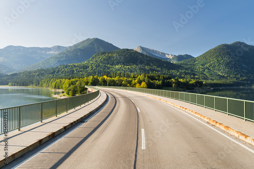 Brücke über den Sylvensteinstausee, Isarwinkel, Bayern, Deutschland