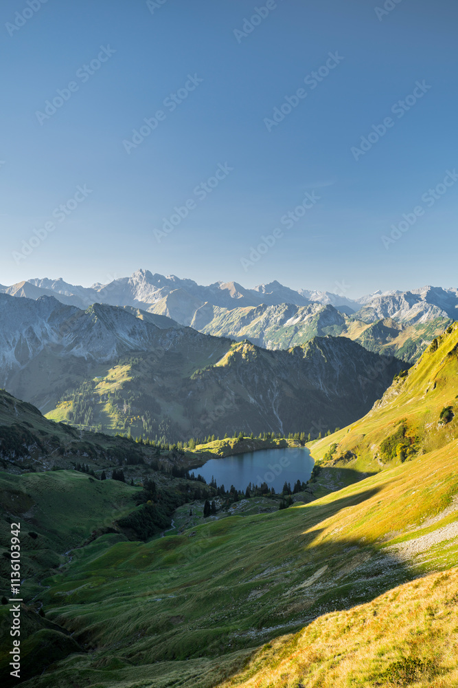Fototapeta premium Seealpsee, Allgäuer Alpen, Allgäu, Bayern, Deutschland