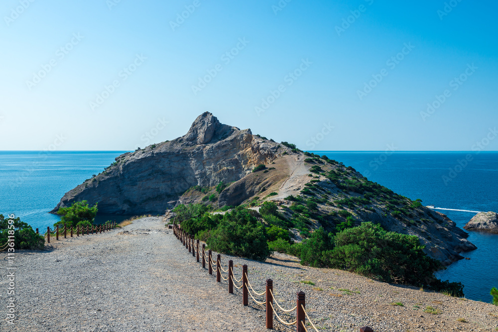 Φωτογραφία Beautiful seascape with a tourist trail on Cape Kapchik against the backdrop of the Black Sea