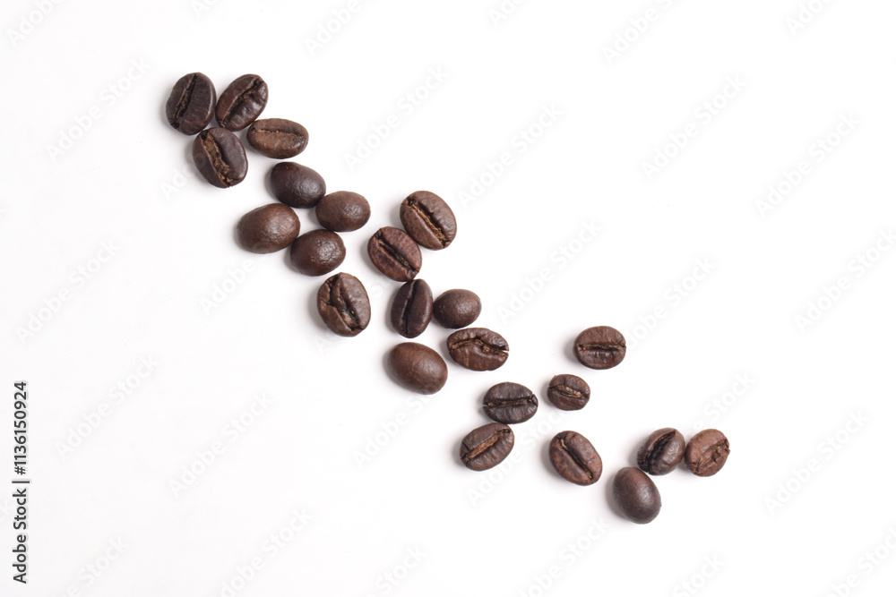 Naklejka premium Many roasted coffee beans isolated on white background, top view