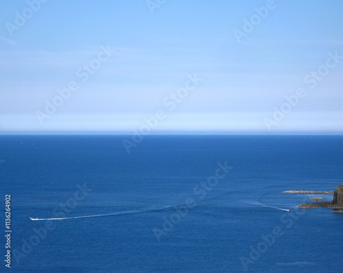 礼文島　岬めぐりコースの風景(磯船) photo