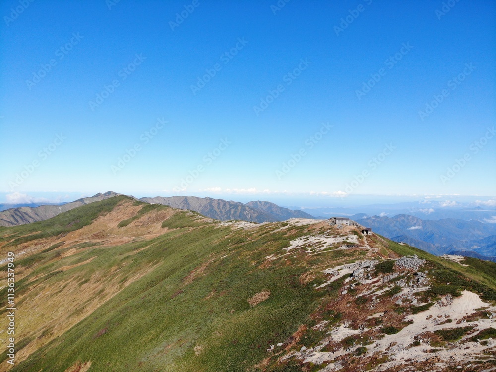 紅葉の日本百名山「飯豊山」の空撮 紅葉の日本百名山「飯豊山」の空撮