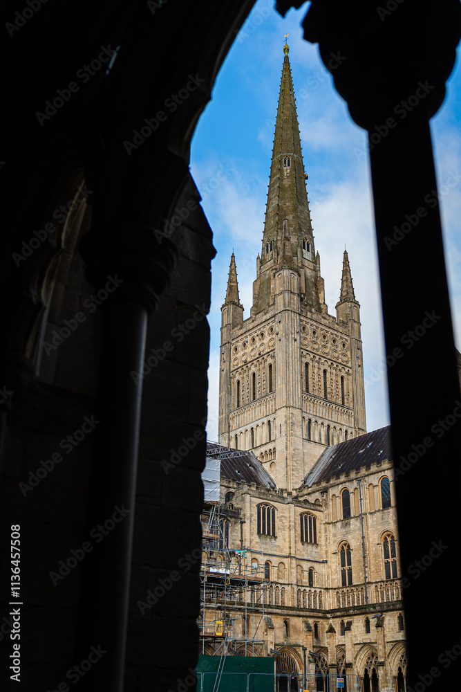 Fototapeta premium Framed Cathedral