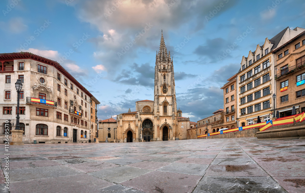 Fototapeta premium Oviedo, Spain. Panoramic view of Plaza Alfonso II el Casto with Cathedral of San Salvador