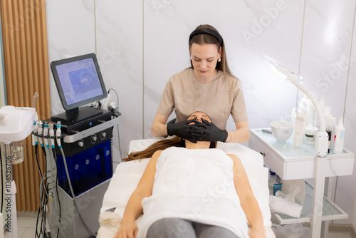 Spa treatment in a modern w...