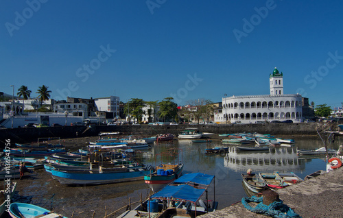 Grand Mosque in Moroni with boats in the foreground