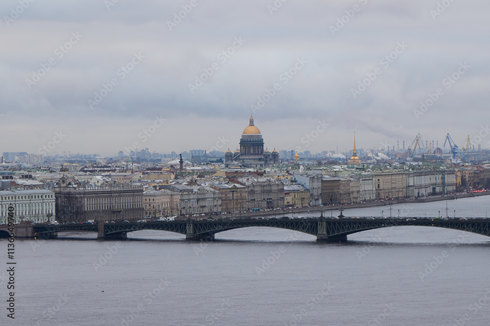 Obraz premium Saint Petersburgs beautiful cityscape features iconic domes and stunning river views