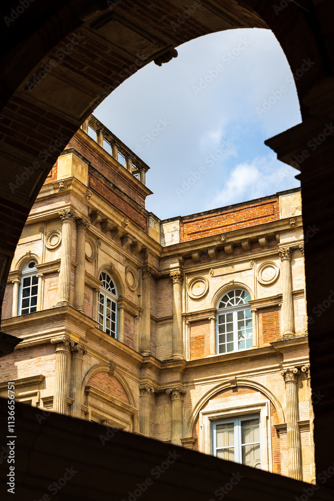 Obraz premium Courtyard façade of the Hôtel d’Assézat in Toulouse