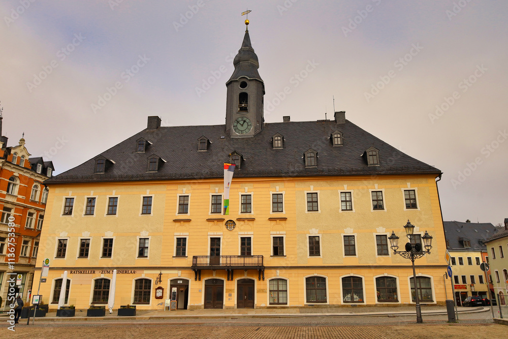 Rathaus und Marktplatz in St. Annenkirche in Annaberg Buchholz, Erzgebirgskreis, Sachsen, Deutschland Rathaus und Marktplatz in St. Annenkirche in Annaberg Buchholz, Erzgebirgskreis, Sachsen, Deutschland