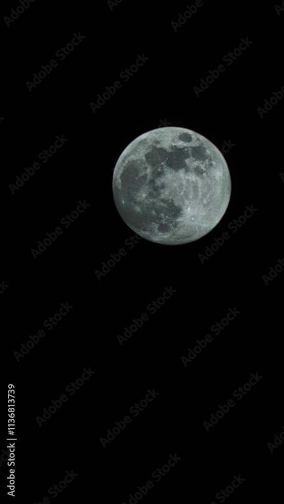 Obraz premium full moon over sky