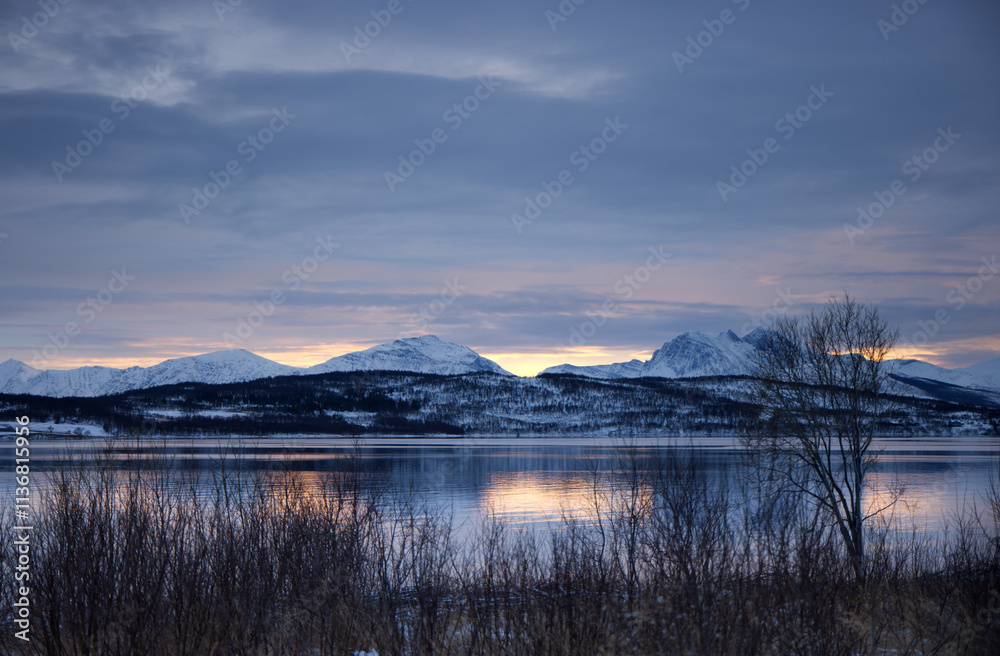 Fototapeta premium Sunset colors in Tromso, Norway