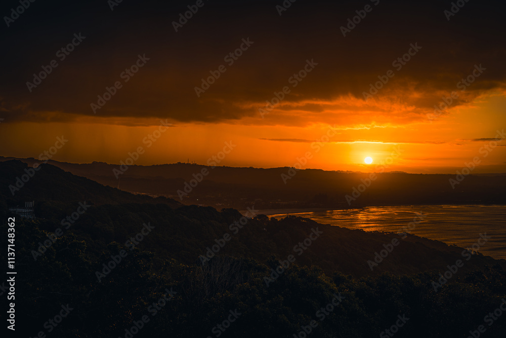 Fototapeta premium sunset at byron bay lighthouse, australia
