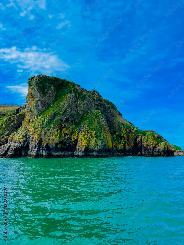 Naklejka premium sea mountains off the coast in scotland