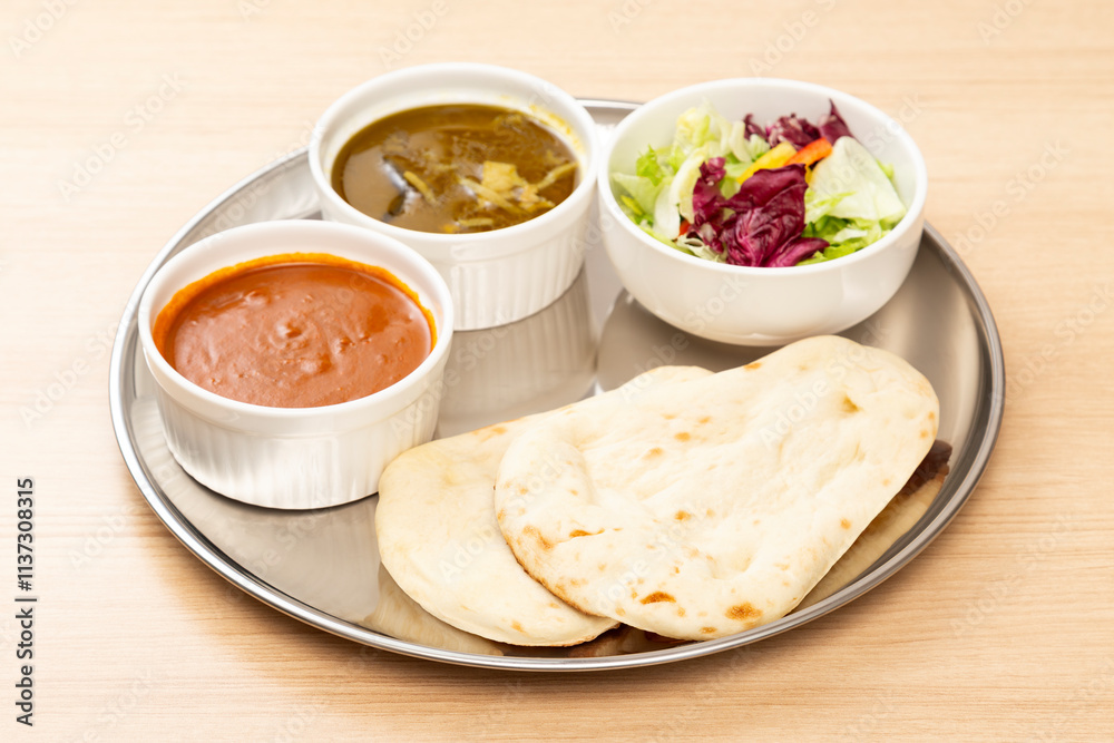 カレーとナンのランチプレート