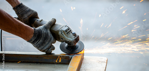 Tableau sur toile Grinding machine at work