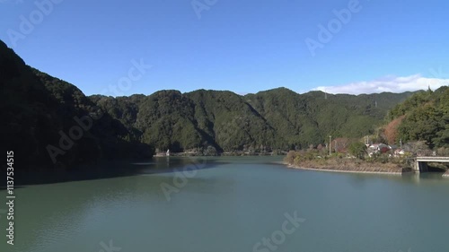 Wallpaper Mural 日本の湖　秋の風景 Torontodigital.ca