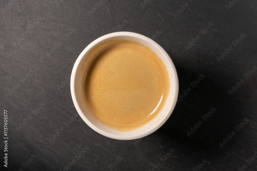 arrière plan, avec une tasse de café sur une ardoise noir, en vue de dessus, photo de studio, png, en transparence arrière plan, avec une tasse de café sur une ardoise noir, en vue de dessus, photo de studio, png, en transparence
