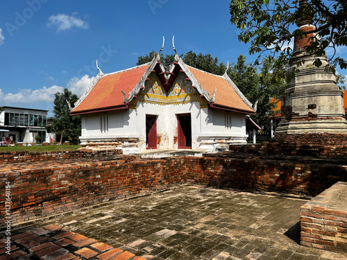 Wat Phra Sri Rattana Mahathat, Suphan Buri Province, has twin chapels photo